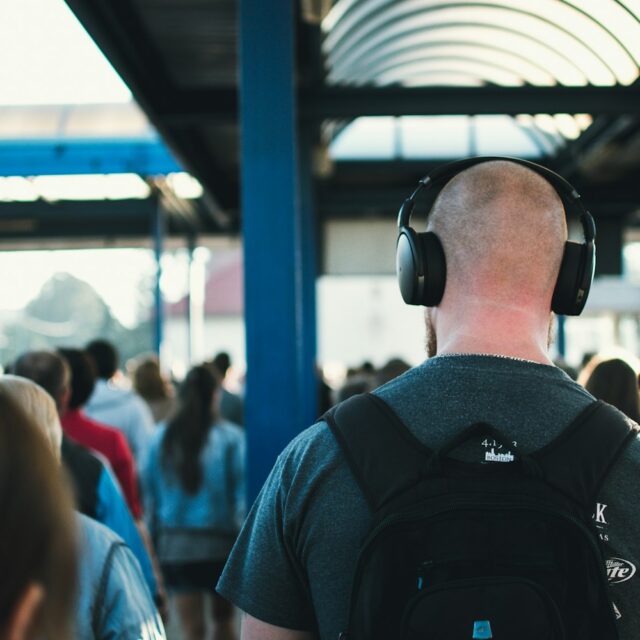 現在還適合做 Podcast 嗎？看完台灣聽眾數據再決定：它不拚流量，拚的是信任